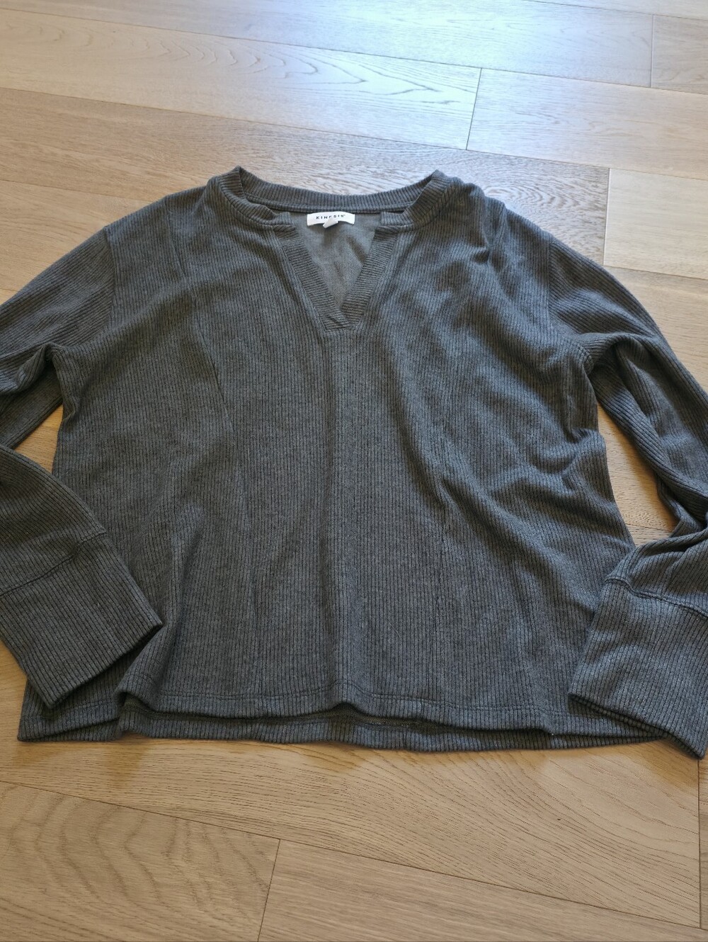 Kinesis Ribbed V-Neck Long Sleeve Top - Gray